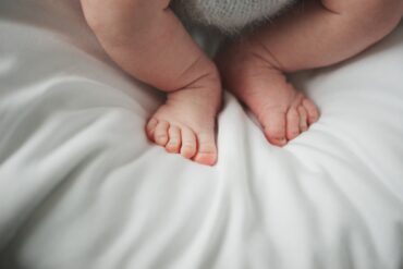 baby feets close up photo